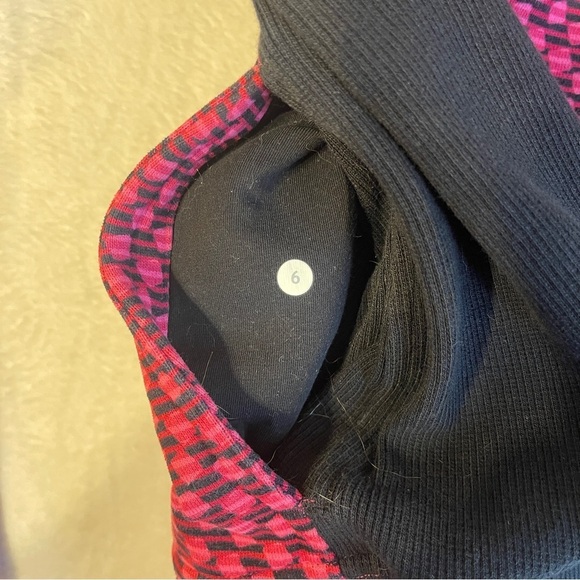 Lululemon Radiant Jacket in Deep Dive Berry Rumble Black Women's 6 - Picture 9 of 9